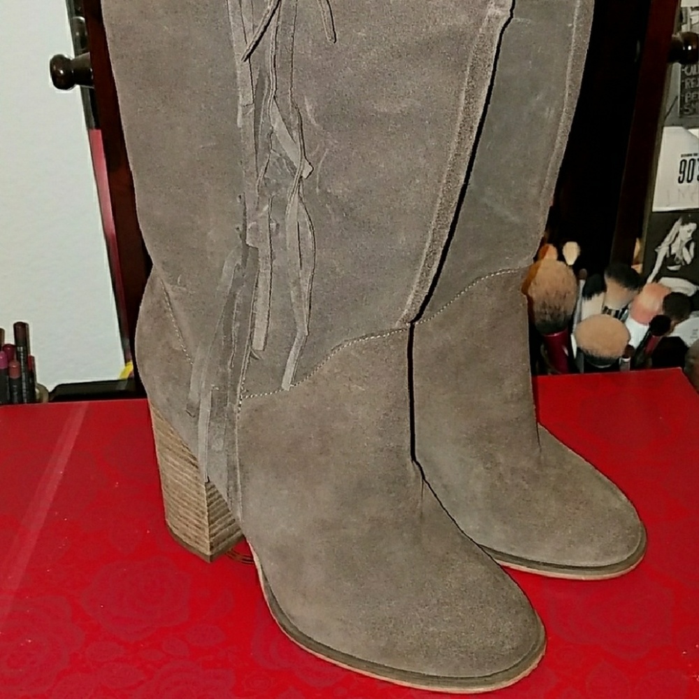 👢Carlos Santana Fringe style small heel boots👢